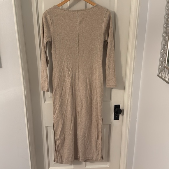 Old Navy // Fitted Rib-Knit Maxi Dress in Oatmeal - Picture 4 of 4